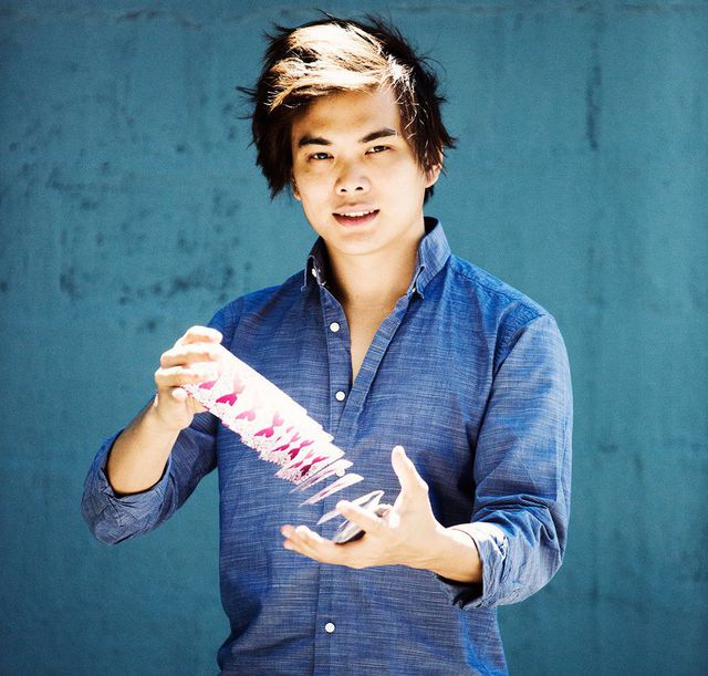 Thần bài Shin Lim tái xuất với ảo thuật đường phố - Ảnh 3. Thần bài Shin Lim tái xuất với ảo thuật đường phố - Ảnh 3.