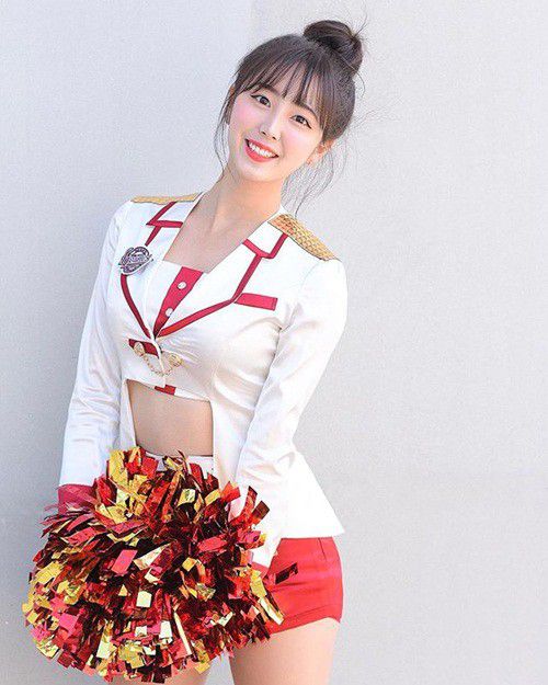 Hoạt náo viên có gương mặt ngây thơ, thân hình yêu nữ - Ảnh 4. Hoạt náo viên có gương mặt ngây thơ, thân hình yêu nữ - Ảnh 4.