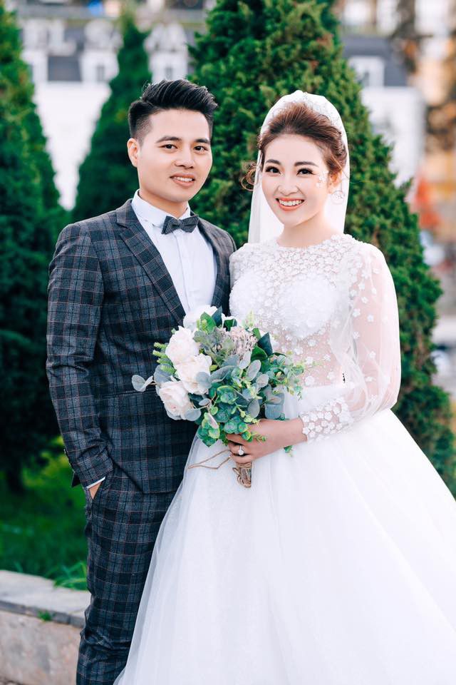 Cận cảnh nhan sắc như hot girl của cô dâu đeo vàng trĩu cổ - Ảnh 1. Cận cảnh nhan sắc như hot girl của cô dâu đeo vàng trĩu cổ - Ảnh 1.