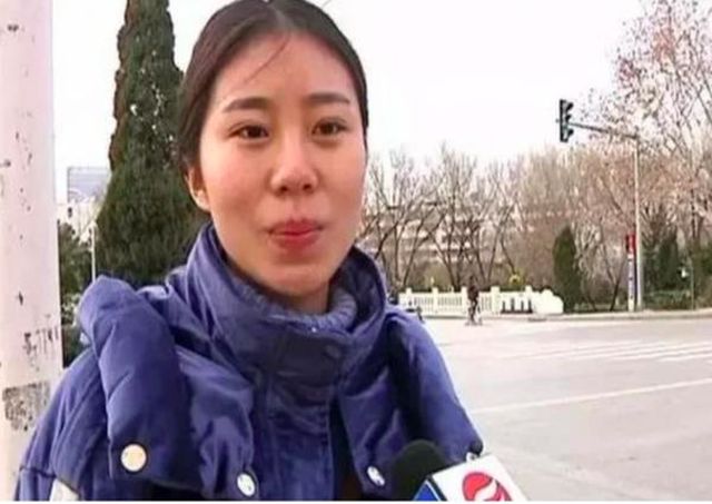 Cô gái bị bỏ rơi lên sóng truyền hình để mời cha mẹ ruột tới dự hôn lễ - Ảnh 1. Cô gái bị bỏ rơi lên sóng truyền hình để mời cha mẹ ruột tới dự hôn lễ - Ảnh 1.