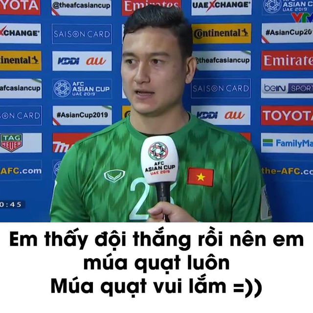 Màn nhảy múa của thủ thành Văn Lâm doạ chân sút penalty của Jorrdan gây sốt - Ảnh 1. Màn nhảy múa của thủ thành Văn Lâm doạ chân sút penalty của Jorrdan gây sốt - Ảnh 1.