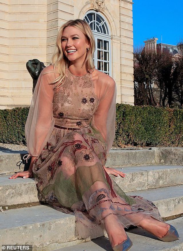 Karlie Kloss khoe thân với váy xuyên thấu - Ảnh 5. Karlie Kloss khoe thân với váy xuyên thấu - Ảnh 5.