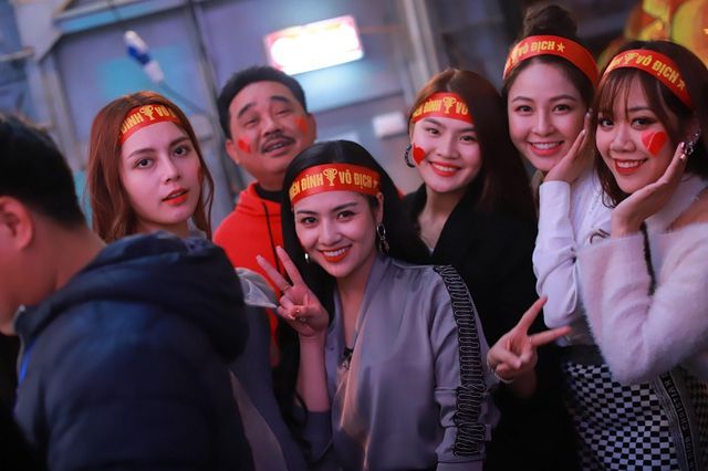 &ldquo;Hot girl World Cup&rdquo; Tr&acirc;m Anh tiết lộ về lần đầu được diễn c&ugrave;ng c&aacute;c T&aacute;o qu&acirc;n - Ảnh 3.