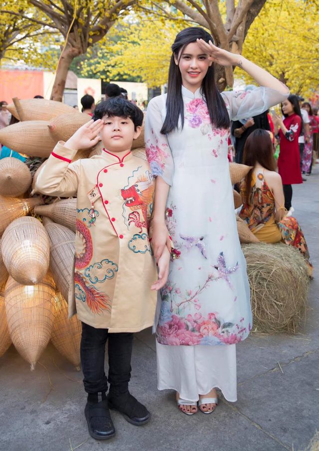 Vợ chồng H&agrave; Tăng diện &aacute;o d&agrave;i cực đẹp đ&ocirc;i, Mỹ T&acirc;m giản dị với... d&eacute;p tổ ong - Ảnh 10.