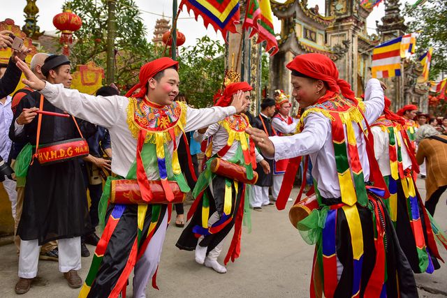 Trai làng Triều Khúc lả lơi trong điệu con đĩ đánh bồng - Ảnh 6. Trai làng Triều Khúc lả lơi trong điệu con đĩ đánh bồng - Ảnh 6.