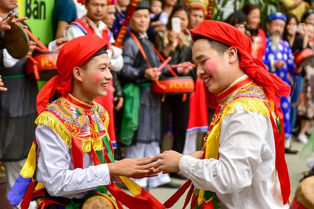 Trai làng Triều Khúc lả lơi trong điệu con đĩ đánh bồng - Ảnh 9. Trai làng Triều Khúc lả lơi trong điệu con đĩ đánh bồng - Ảnh 9.