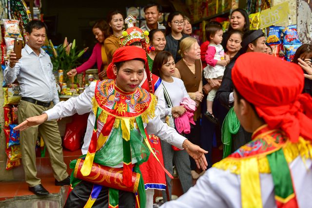 Trai làng Triều Khúc lả lơi trong điệu con đĩ đánh bồng - Ảnh 10. Trai làng Triều Khúc lả lơi trong điệu con đĩ đánh bồng - Ảnh 10.