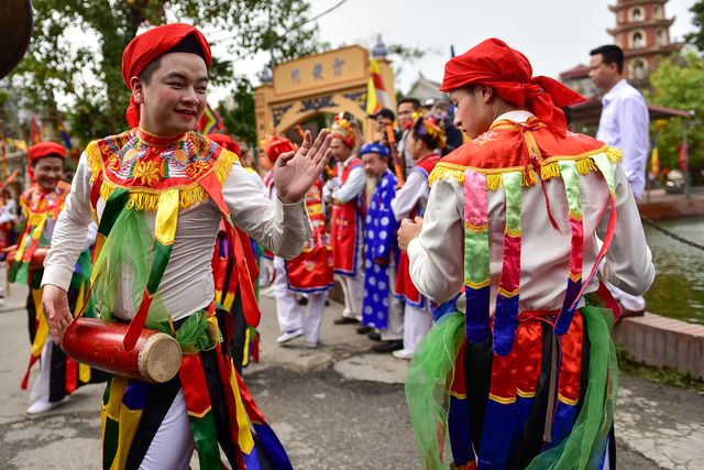 Trai làng Triều Khúc lả lơi trong điệu con đĩ đánh bồng - Ảnh 11. Trai làng Triều Khúc lả lơi trong điệu con đĩ đánh bồng - Ảnh 11.