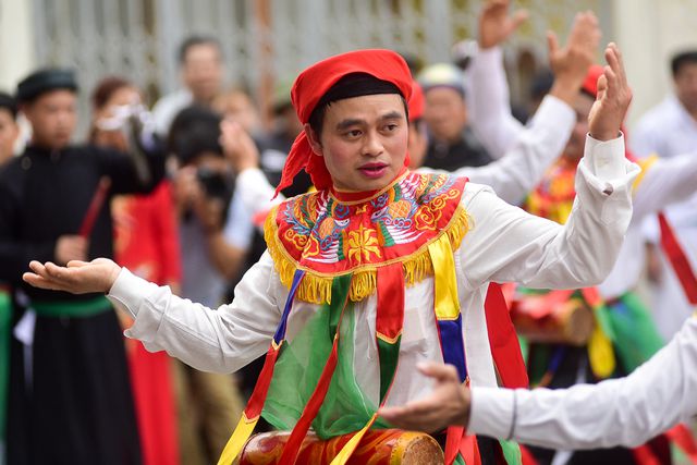 Trai làng Triều Khúc lả lơi trong điệu con đĩ đánh bồng - Ảnh 12. Trai làng Triều Khúc lả lơi trong điệu con đĩ đánh bồng - Ảnh 12.