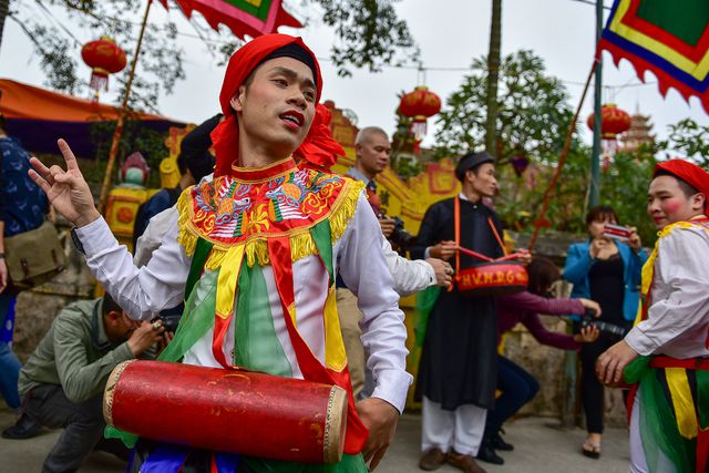 Trai làng Triều Khúc lả lơi trong điệu con đĩ đánh bồng - Ảnh 13. Trai làng Triều Khúc lả lơi trong điệu con đĩ đánh bồng - Ảnh 13.