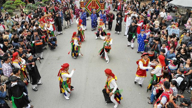 Trai làng Triều Khúc lả lơi trong điệu con đĩ đánh bồng - Ảnh 14. Trai làng Triều Khúc lả lơi trong điệu con đĩ đánh bồng - Ảnh 14.