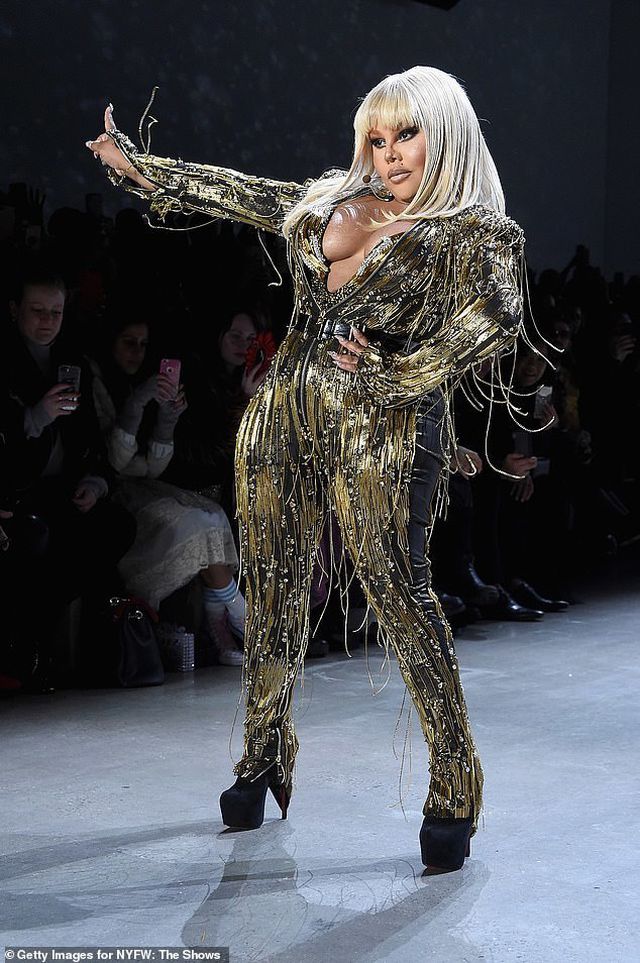 Lil Kim khoe ngực t&aacute;o bạo - Ảnh 5.