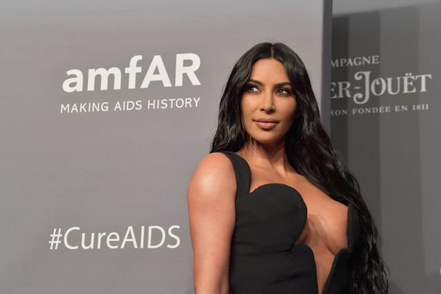 Kim Kardashian diện cây đồ Jeans đi ăn cùng chồng - Ảnh 8. Kim Kardashian diện cây đồ Jeans đi ăn cùng chồng - Ảnh 8.