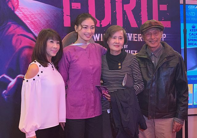 Đạo diễn &ldquo;Kong&rdquo; Jordan Vogt-Roberts đến ch&uacute;c mừng Ng&ocirc; Thanh V&acirc;n tại Mỹ - Ảnh 8.