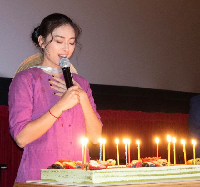 Đạo diễn &ldquo;Kong&rdquo; Jordan Vogt-Roberts đến ch&uacute;c mừng Ng&ocirc; Thanh V&acirc;n tại Mỹ - Ảnh 12.