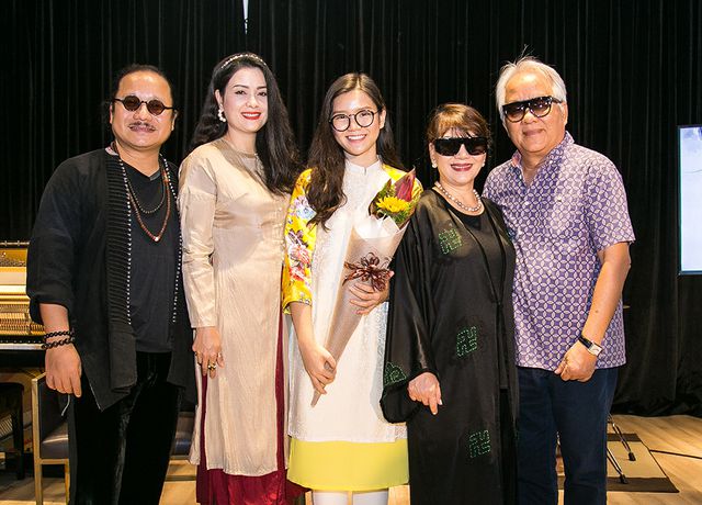 Thần đồng đánh trống Trọng Nhân trình diễn trong ngày sinh nhật cố nhạc sĩ Trịnh Công Sơn - Ảnh 5. Thần đồng đánh trống Trọng Nhân trình diễn trong ngày sinh nhật cố nhạc sĩ Trịnh Công Sơn - Ảnh 5.