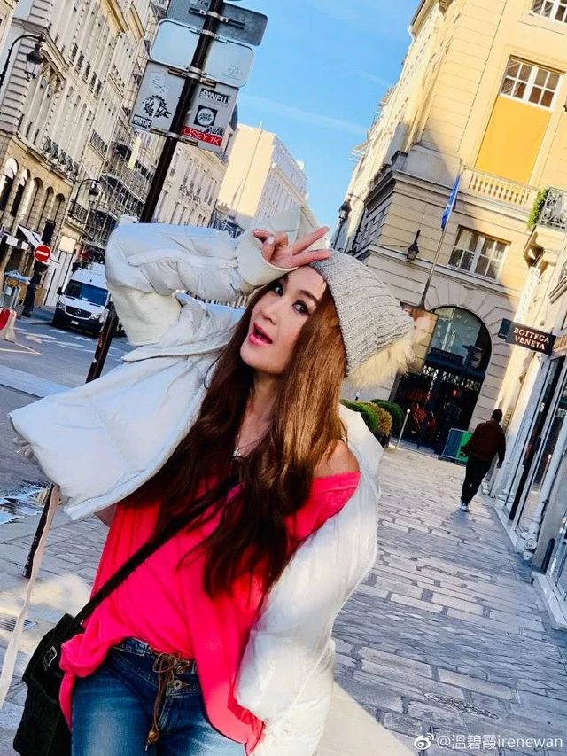 Nhan sắc như thiếu nữ của Phan Kim Li&ecirc;n &Ocirc;n B&iacute;ch H&agrave; ở tuổi 53 - Ảnh 2.