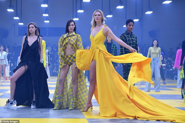 Siêu mẫu cao 1,88m nổi bật trên sàn diễn - Ảnh 6. Siêu mẫu cao 1,88m nổi bật trên sàn diễn - Ảnh 6.