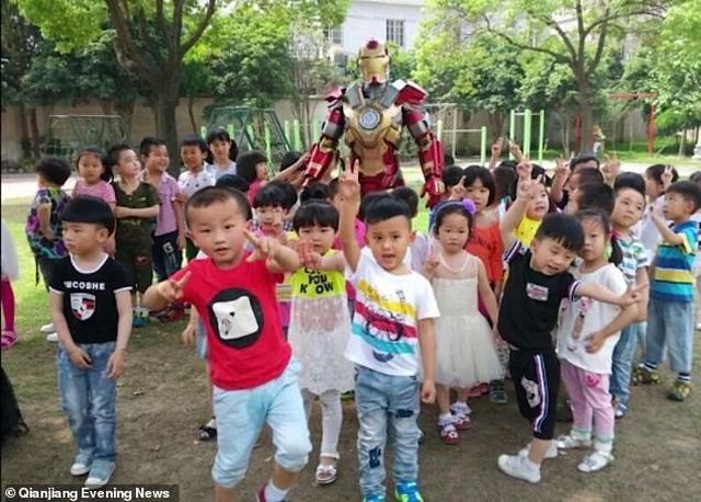 Cảm động người cha hóa thành “siêu anh hùng” vì con gái - Ảnh 1. Cảm động người cha hóa thành “siêu anh hùng” vì con gái - Ảnh 1.