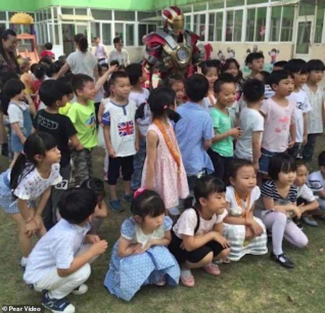 Cảm động người cha hóa thành “siêu anh hùng” vì con gái - Ảnh 3. Cảm động người cha hóa thành “siêu anh hùng” vì con gái - Ảnh 3.