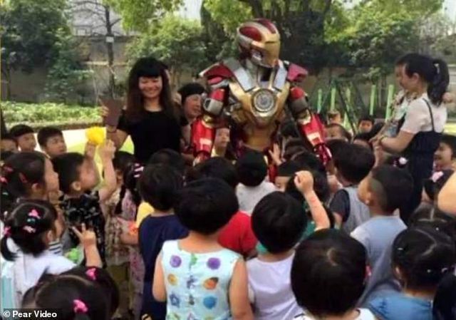 Cảm động người cha hóa thành “siêu anh hùng” vì con gái - Ảnh 6. Cảm động người cha hóa thành “siêu anh hùng” vì con gái - Ảnh 6.