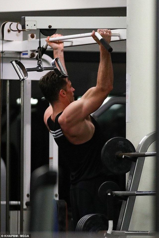Người sói Hugh Jackman khoe cơ bắp cuồn cuộn ở tuổi 51 - Ảnh 4. Người sói Hugh Jackman khoe cơ bắp cuồn cuộn ở tuổi 51 - Ảnh 4.