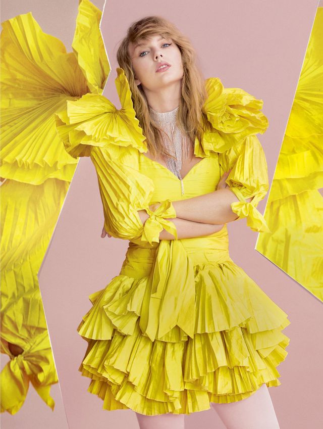 Taylor Swift xinh đẹp tái xuất - Ảnh 1. Taylor Swift xinh đẹp tái xuất - Ảnh 1.