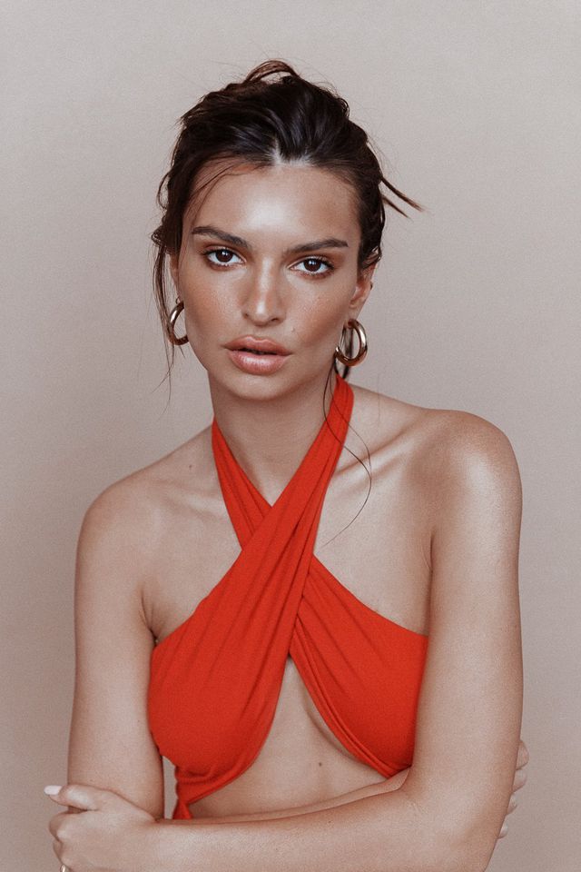 Emily Ratajkowski bốc lửa trong chùm ảnh mới - Ảnh 12. Emily Ratajkowski bốc lửa trong chùm ảnh mới - Ảnh 12.