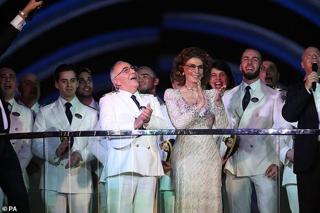 Sophia Loren bất ngờ tái xuất - Ảnh 4. Sophia Loren bất ngờ tái xuất - Ảnh 4.