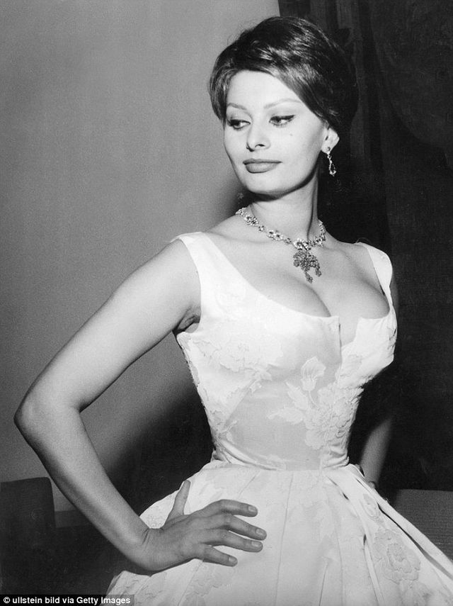 Sophia Loren bất ngờ tái xuất - Ảnh 7. Sophia Loren bất ngờ tái xuất - Ảnh 7.