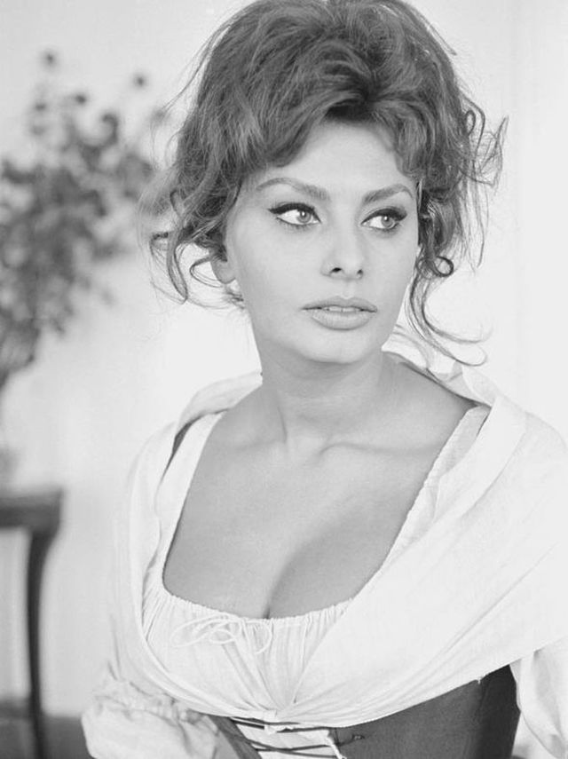 Sophia Loren bất ngờ tái xuất - Ảnh 9. Sophia Loren bất ngờ tái xuất - Ảnh 9.