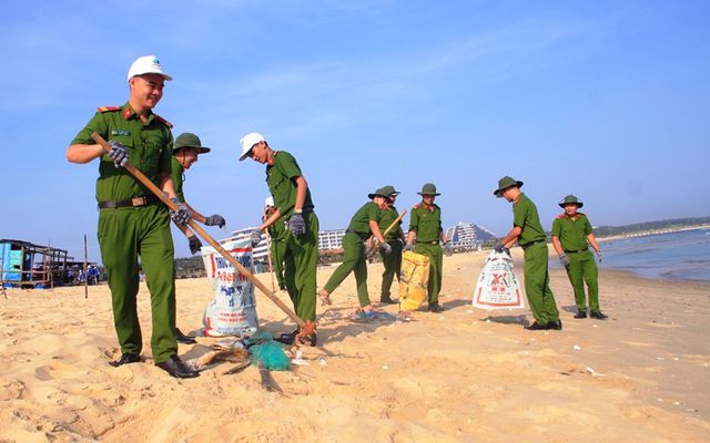 Thanh niên Bình Định hành động vì sự sống của biển - Ảnh 5. Thanh niên Bình Định hành động vì sự sống của biển - Ảnh 5.