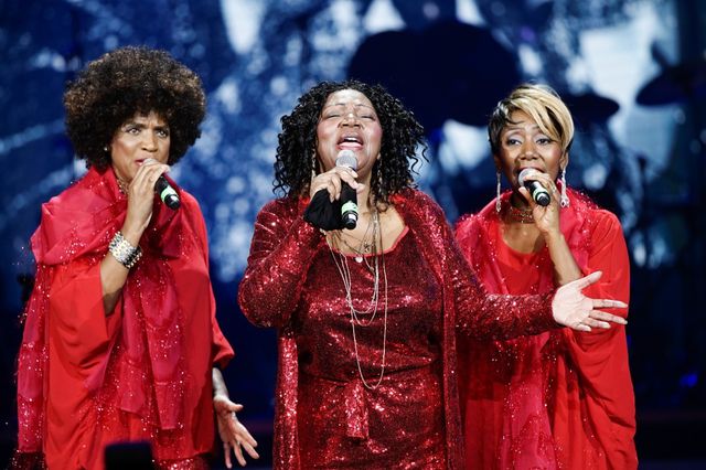 Ban nhạc huyền thoại Joy li&ecirc;n tục khen phụ nữ Việt Nam đẹp tuyệt vời - Ảnh 10.