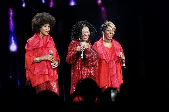 Ban nhạc huyền thoại Joy li&ecirc;n tục khen phụ nữ Việt Nam đẹp tuyệt vời - Ảnh 13.