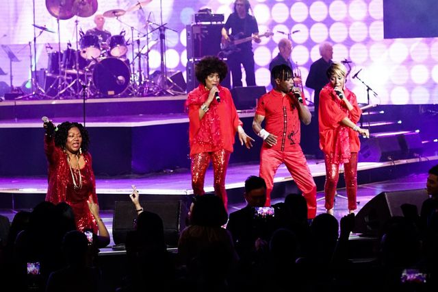 Ban nhạc huyền thoại Joy li&ecirc;n tục khen phụ nữ Việt Nam đẹp tuyệt vời - Ảnh 14.