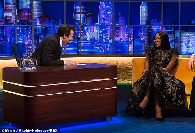 Naomi Campbell tr&aacute;nh n&eacute; c&acirc;u hỏi về người t&igrave;nh k&eacute;m 23 tuổi - Ảnh 1.