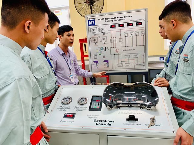 300 học sinh trải nghiệm một ng&agrave;y l&agrave;m sinh vi&ecirc;n tại ĐH Sao Đỏ - Ảnh 3.