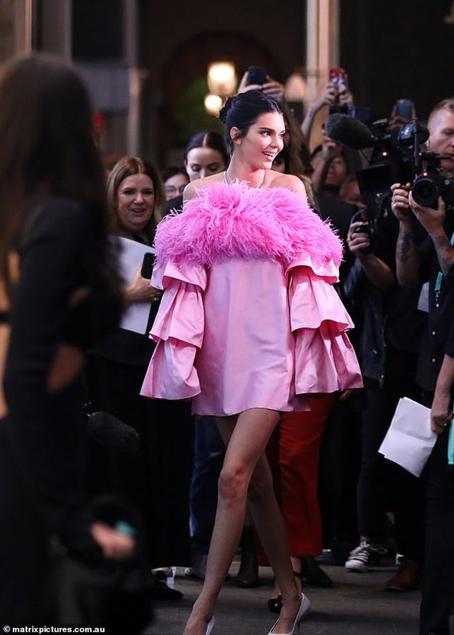 Kendall Jenner khoe chân dài quyến rũ - Ảnh 8. Kendall Jenner khoe chân dài quyến rũ - Ảnh 8.