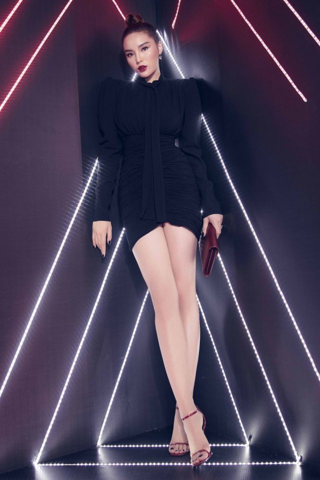 Hoa hậu Kỳ Duyên ăn mặc hớ hênh khoe đôi chân sexy 1m10 - Ảnh 2. Hoa hậu Kỳ Duyên ăn mặc hớ hênh khoe đôi chân sexy 1m10 - Ảnh 2.