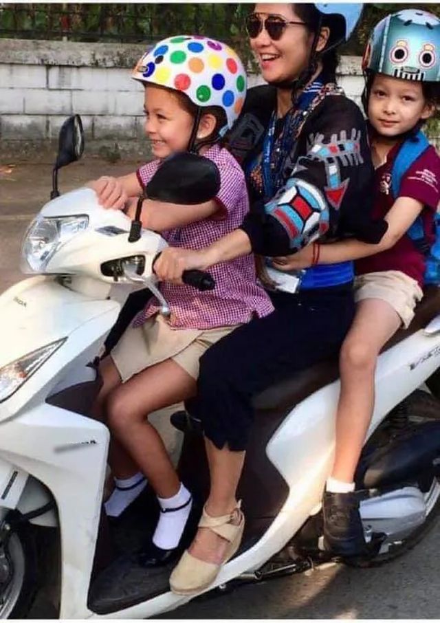Bằng Kiều, Hà Kiều Anh và loạt sao động viên Hồng Nhung khi chồng cũ lấy vợ mới - Ảnh 1. Bằng Kiều, Hà Kiều Anh và loạt sao động viên Hồng Nhung khi chồng cũ lấy vợ mới - Ảnh 1.