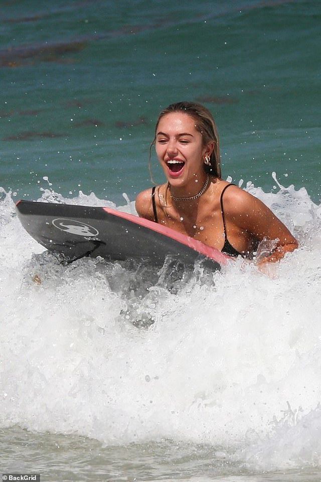 Người mẫu Delilah Hamlin khoe dáng nuột nà - Ảnh 6. Người mẫu Delilah Hamlin khoe dáng nuột nà - Ảnh 6.