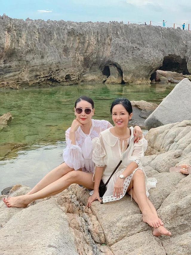 Tình bạn đáng ngưỡng mộ của diva Hồng Nhung và Hoa hậu Hà Kiều Anh - Ảnh 1. Tình bạn đáng ngưỡng mộ của diva Hồng Nhung và Hoa hậu Hà Kiều Anh - Ảnh 1.