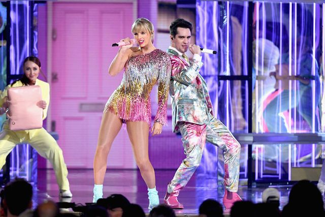 Taylor Swift xinh đẹp khoe chân dài - Ảnh 5.