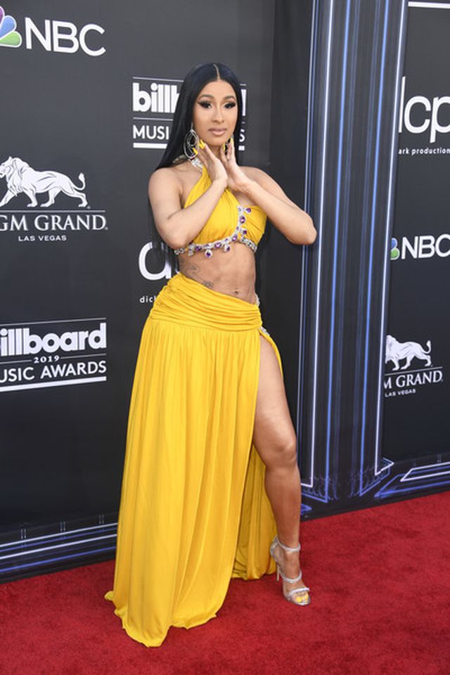 Cardi B diện loạt trang phục gợi cảm dự sự kiện - Ảnh 10. Cardi B diện loạt trang phục gợi cảm dự sự kiện - Ảnh 10.