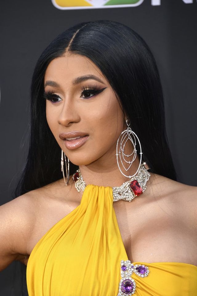 Cardi B diện loạt trang phục gợi cảm dự sự kiện - Ảnh 11. Cardi B diện loạt trang phục gợi cảm dự sự kiện - Ảnh 11.