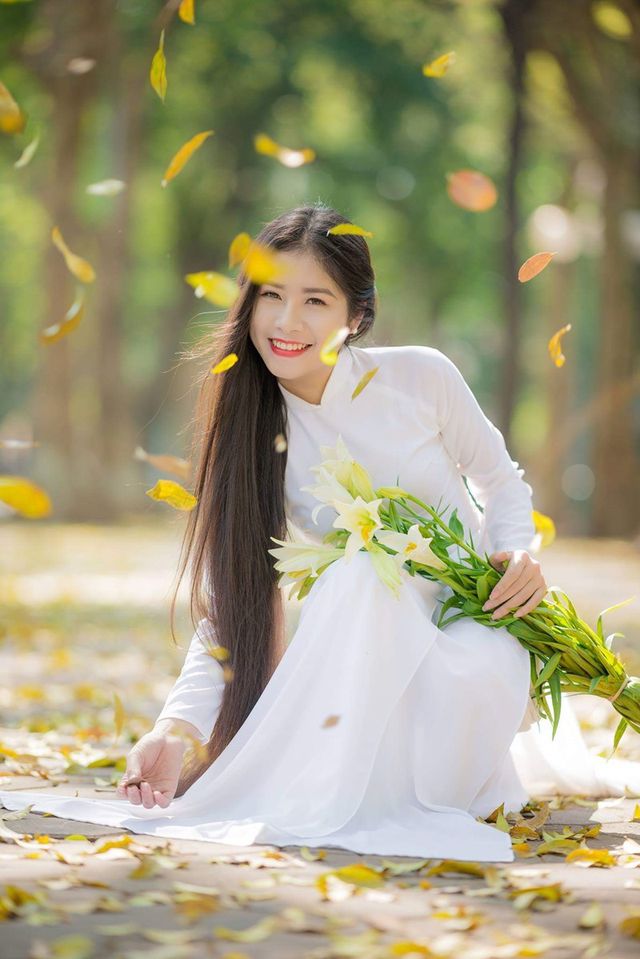 Ngẩn ngơ trước vẻ xinh đẹp của nữ sinh Văn hóa sở hữu mái tóc dài 1m35 - Ảnh 2. Ngẩn ngơ trước vẻ xinh đẹp của nữ sinh Văn hóa sở hữu mái tóc dài 1m35 - Ảnh 2.