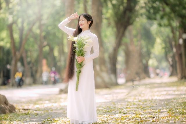 Ngẩn ngơ trước vẻ xinh đẹp của nữ sinh Văn hóa sở hữu mái tóc dài 1m35 - Ảnh 6. Ngẩn ngơ trước vẻ xinh đẹp của nữ sinh Văn hóa sở hữu mái tóc dài 1m35 - Ảnh 6.