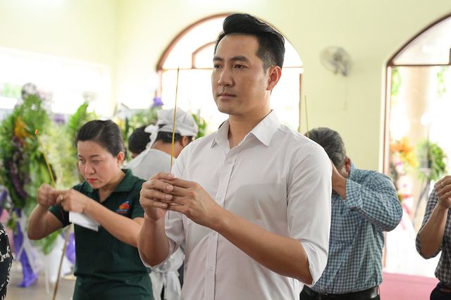 Gia đình Lê Bình trao 100 triệu ủng hộ nghệ sĩ nghèo theo di nguyện của ông - Ảnh 8.