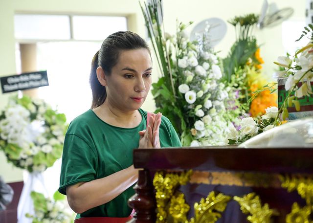 Gia đình Lê Bình trao 100 triệu ủng hộ nghệ sĩ nghèo theo di nguyện của ông - Ảnh 12.