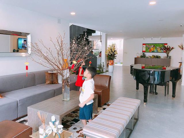Ngắm căn biệt thự sang trọng ngập tràn hoa lá của Hồ Ngọc Hà - Ảnh 4. Ngắm căn biệt thự sang trọng ngập tràn hoa lá của Hồ Ngọc Hà - Ảnh 4.